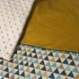 Couverture plaid motif graphic moutarde et bleu canard
