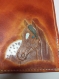 Porte chéquier cuir repoussé motif cheval
