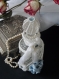 Flacon en verre décoratif chic et romantique agrémenté de perle,de strass et de soie
