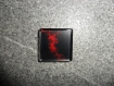 Cabochon en verre motif rouge abstrait, carré 25 x 25 mm 
