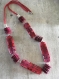 Sautoir avec perles rouge/fuschia motifs  - nouvelle collection