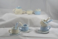 Service à thé complet écru et bleu au crochet