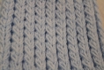 Bonnet pompon bleu au tricot 2-6 ans