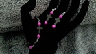 Petite parure boucles d'oreilles et bracelet en perles violettes et croix noir
