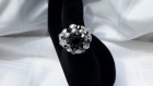 Bague grise tissée en perles de swarovski noires modèle apollon