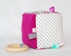 Cube d'éveil pour bébé d'inspiration montessori multi-matières et grelot. collection napoléon le chat. coloris bleu et roses