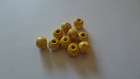 Lot de 10 perles bois jaunes point blanc 10mm