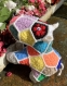 Amigurumi,modèle peluche bébé hippopotame en motifs multicolores,style petit fleur africaine au crochet.format pdf 