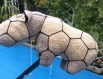 Amigurumi,modèle peluche grande hippopotame- acrobate en motifs,style fleur africaine au crochet.format pdf 