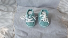 Chaussons à lacets en laine bébé 0-3 mois - couleur vert celadon - tricot fait main - cadeau naissance