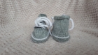 Chaussons baskets à lacets en laine bébé 3-6 mois - couleur gris - tricot fait main - cadeau naissance 