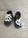 Chaussons baskets à lacets en laine bébé 0-3 mois - couleur gris souris - tricot fait main - cadeau naissance 