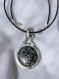  collier en cuir avec pendentif en obsidienne sertie avec de l'étain 
