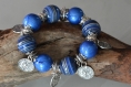 Bracelet boule bleu, en argile polymère, monté sur élastique