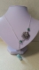 Collier mi-long , perles rondes en pierre de jade, connecteur fleur, métal argenté