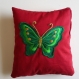 Coussin de lavande rouge motif papillon vert 