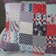 Housse de coussin 40x40 cm motifs géométriques rouge et bleu 