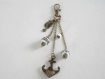 Porte clé perles marrons et blanches , breloque hippocampe et ancre marine bronze.