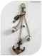Porte clé perles marrons et blanches , breloque hippocampe et ancre marine bronze.