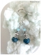 Boucles d'oreilles en perles de verre bleues . crochets argentés.