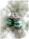 Boucles d'oreilles perles céramique bleue et perles de verre blanches ,