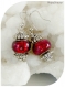 Boucles d'oreilles perles de verre rouges. crochets argentés.