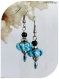 Boucles d'oreilles perles de verre bleues, crochets argentés.