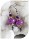 Boucles d'oreilles violettes et noires. crochets argentés