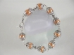 Bracelet perles de verre nacrées oranges et coupelles argentées .