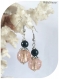 Boucles d'oreilles perles de verre noires et saumon.