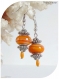 Boucles d'oreilles perles de verre oranges.