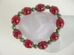 Bracelet élastique perles de verre rouges .