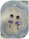 Boucles d'oreilles perles de verre violettes et noires .