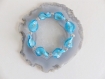 Bracelet élastique perles bleues fantaisie et perles métal argenté.