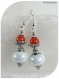 Boucles d'oreilles perles de verre blanches et oranges.