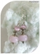 Boucles d'oreilles perles de verre roses.