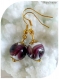Boucles d'oreilles perles de verre blanches et lie de vin .