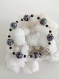 Bracelet perles de verre violettes , noires et blanches .