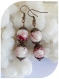 Boucles d'oreilles perles de verre roses et blanches .
