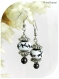 Boucles d'oreilles perles de verre blanches et noires.
