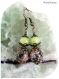 Boucles d'oreilles perles de verre vertes et marron.