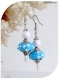 Boucles d'oreilles perles de verre bleues et blanches. crochets argentés.