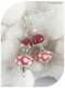 Boucles d'oreilles perles de verre rouges et blanches . crochets argentés.