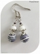 Boucles d'oreilles pierres teintées blanches et violettes et pierres onyx blanches. crochets argentés.
