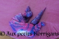 Ecriteau avec bébé fimo violet et fuchsia et sa pieuvre