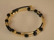 Fm003 bracelet noir et ors sur fil mémoire
