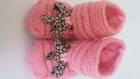 Chaussons bébé rose et ses rubans liberty et petits boutons forme papillons