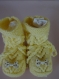 Chaussons bebe jaune et leirs petits noeuds