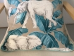 Coussin éléphants et plantes, décoration intérieure, coussin 50x50 cm tissu d'ameublement passepoil bleu tout autour et fermeture éclair