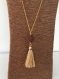 Sautoir chaîne métal argent pendentif perle au crochet marron et pompon beigeet pompon
